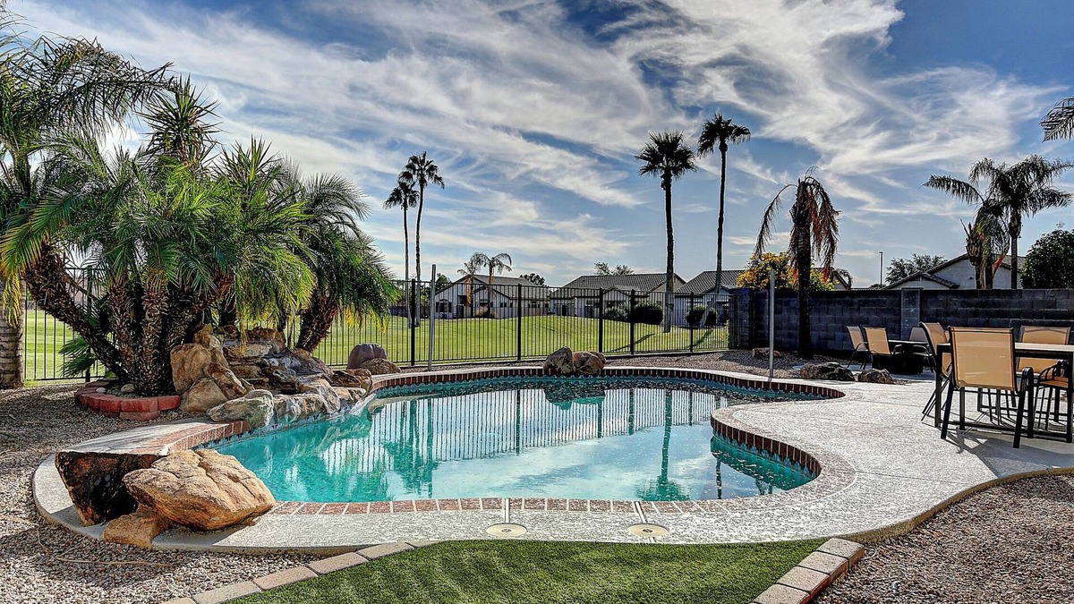 Greenfield Lakes House | Spacious 4-bedroom house in marvelous Gilbert!