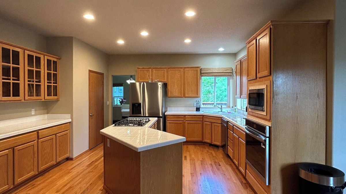 Carver House | Spacious 4-bedroom house in charming Gresham with WiFi, AC, kitchen appliances,