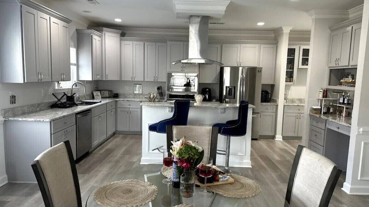 Hampton House | Spacious 4-bedroom house with AC , WiFi and a Gamerooom in fantastic Hampton