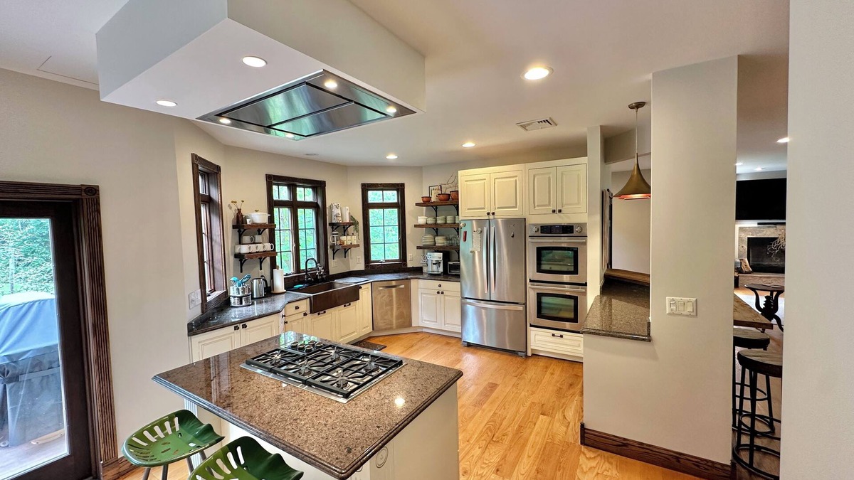 Warwick House | Spacious 4-bedroom house in charming Warwick with AC, WiFi