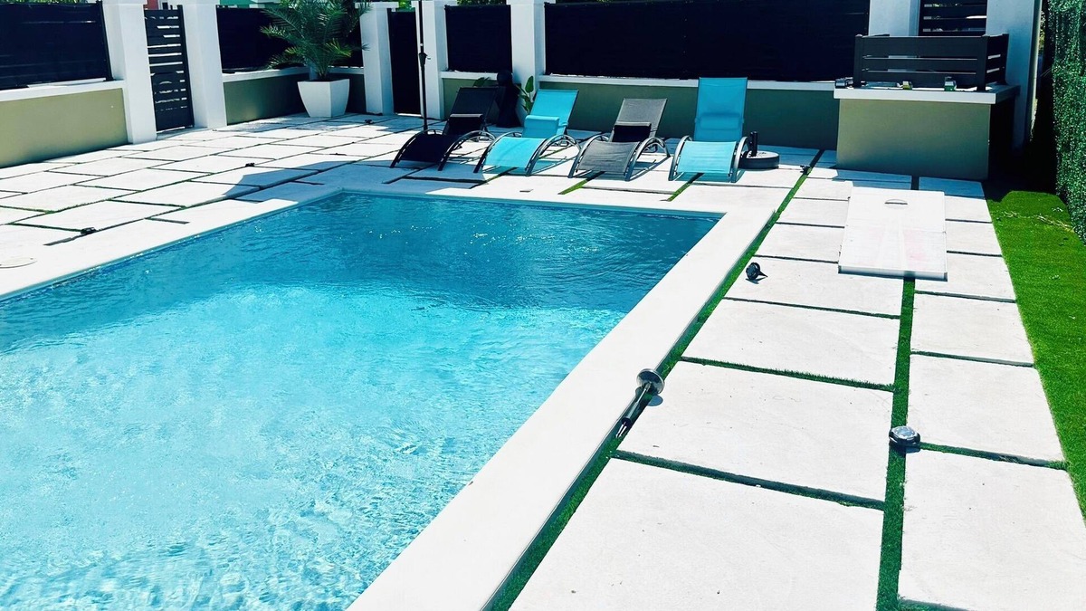 Nassau House | Spacious 4 Bedroom House with AC, Pool, WiFi in Nassau, Bahamas