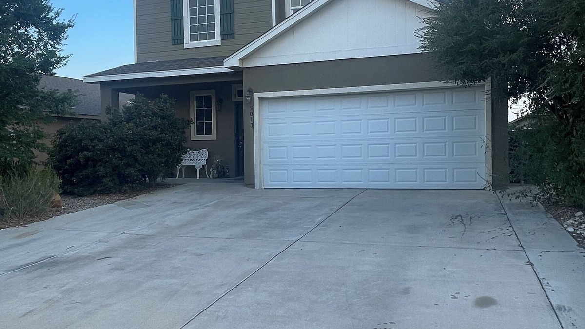 Hobbs House | Spacious 4-bedroom house in charming Hobbs with AC, WiFi