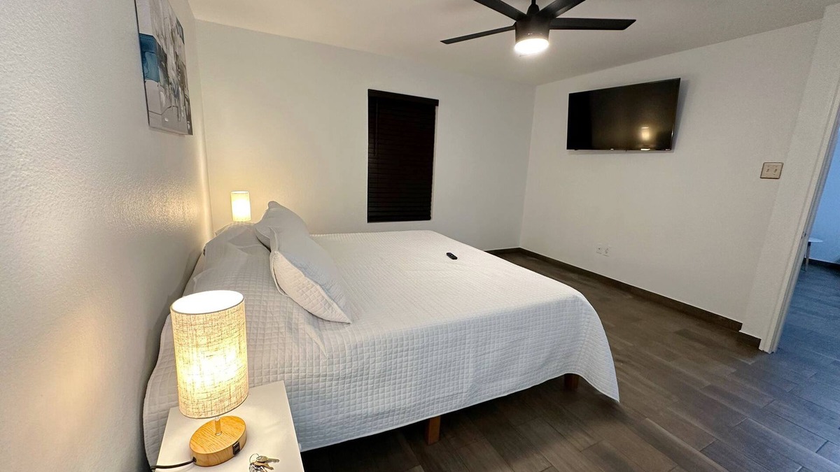 Laredo House | Spacious 4-bedroom house with AC and WiFi in enjoyable Laredo near Golf Course
