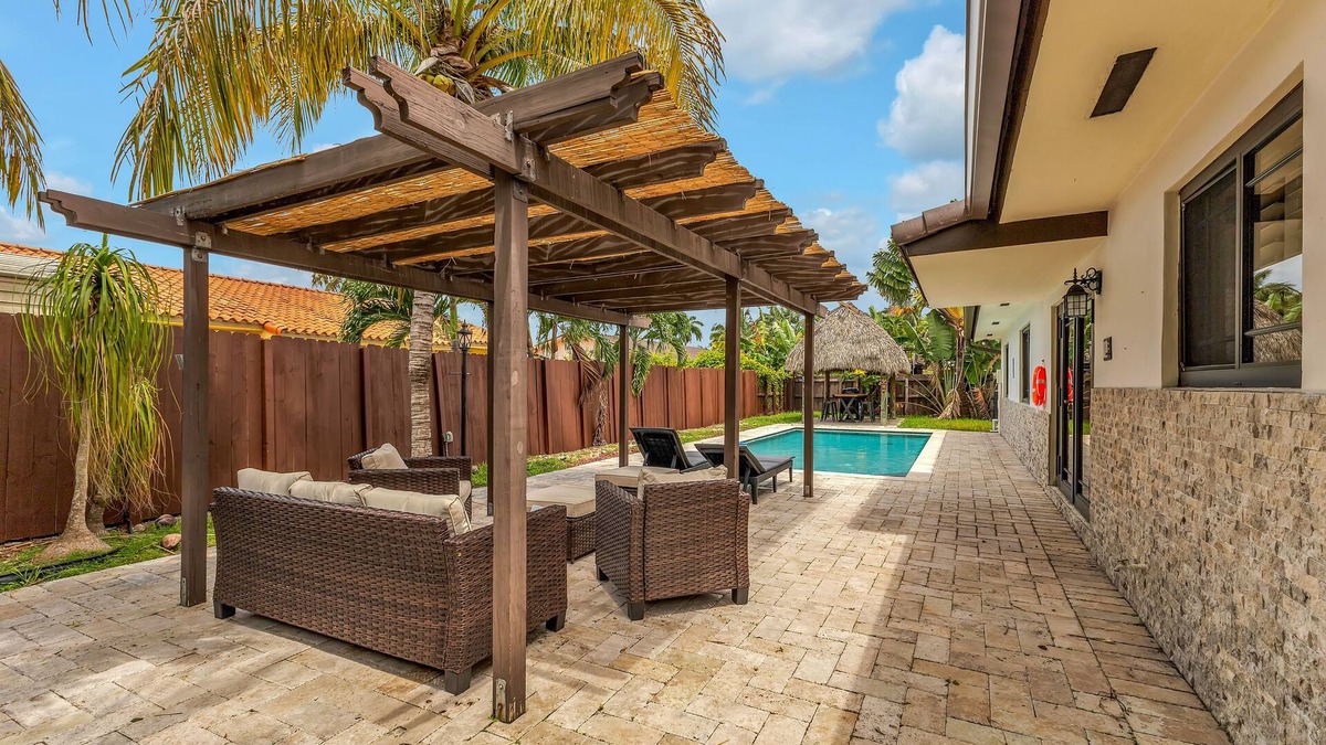 Tamiami House | Spacious 4-bedroom house in lovely Miami with HEATED POOL and BBQ.