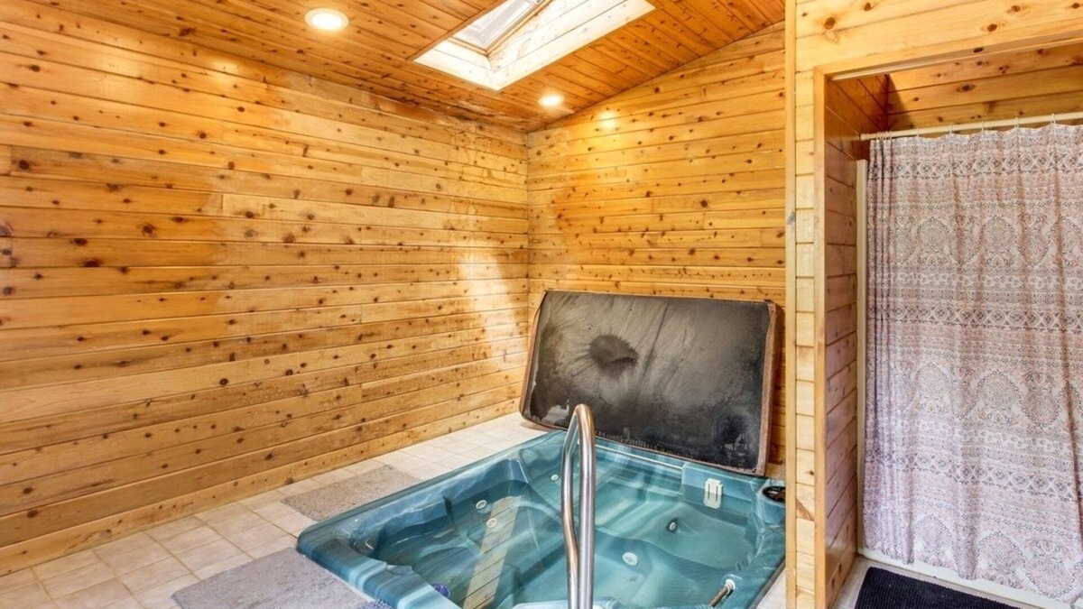 Onamia House | Spacious 4 bedroom house, AC, fitness room in charming cove Bay Area