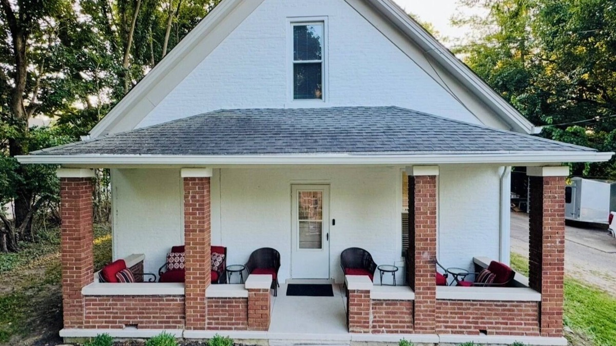 Oxford House | Spacious 4-bedroom house right at the Miami University Campus!