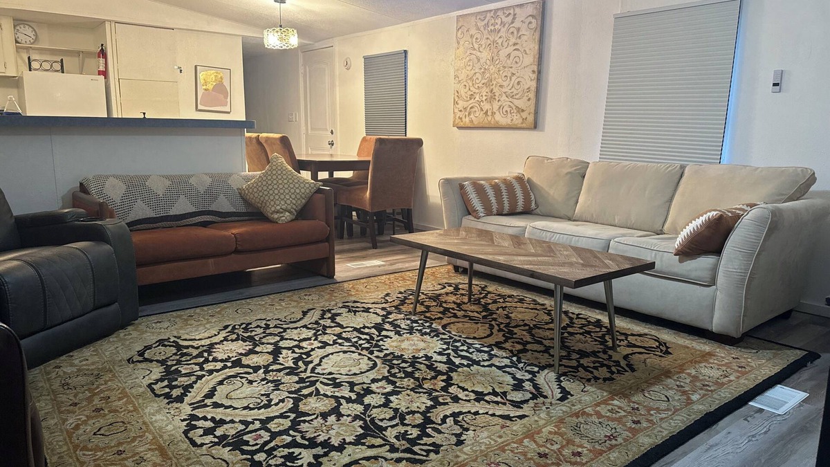 Lorenzo House | Spacious 4-bedroom mobile home with 6 beds