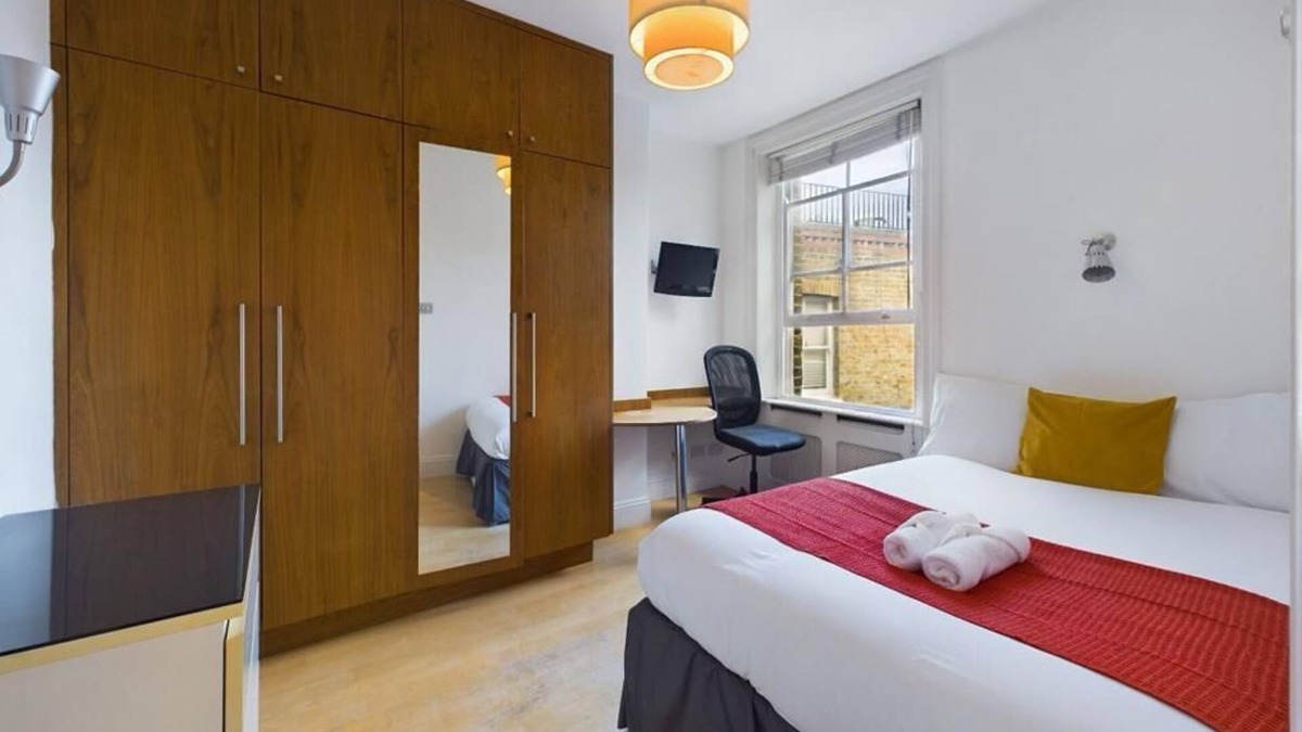 Elephant and Castle Apartment | Spacious 4 Bedroom Modern Flat in Central London
