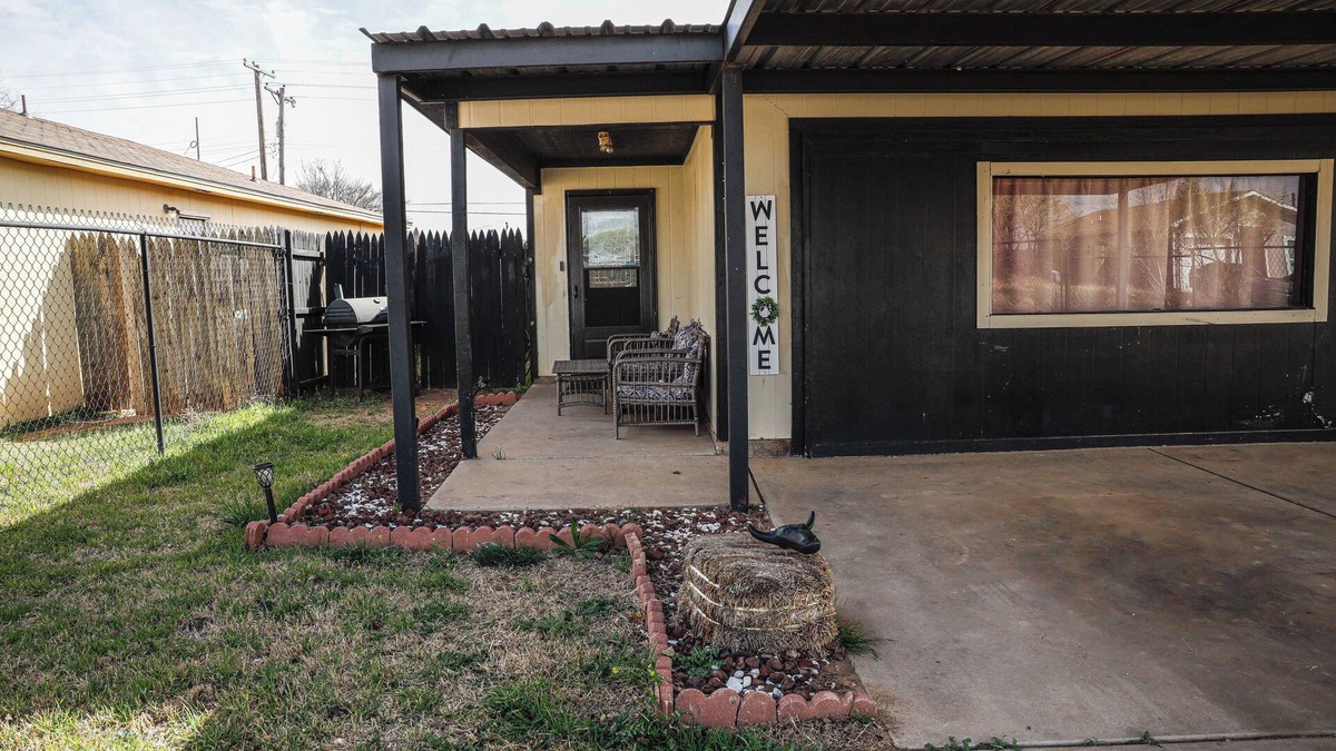 Southgate House | Spacious 4-bedroom Red Raider themed house with AC and WiFi in fantastic Lubbock