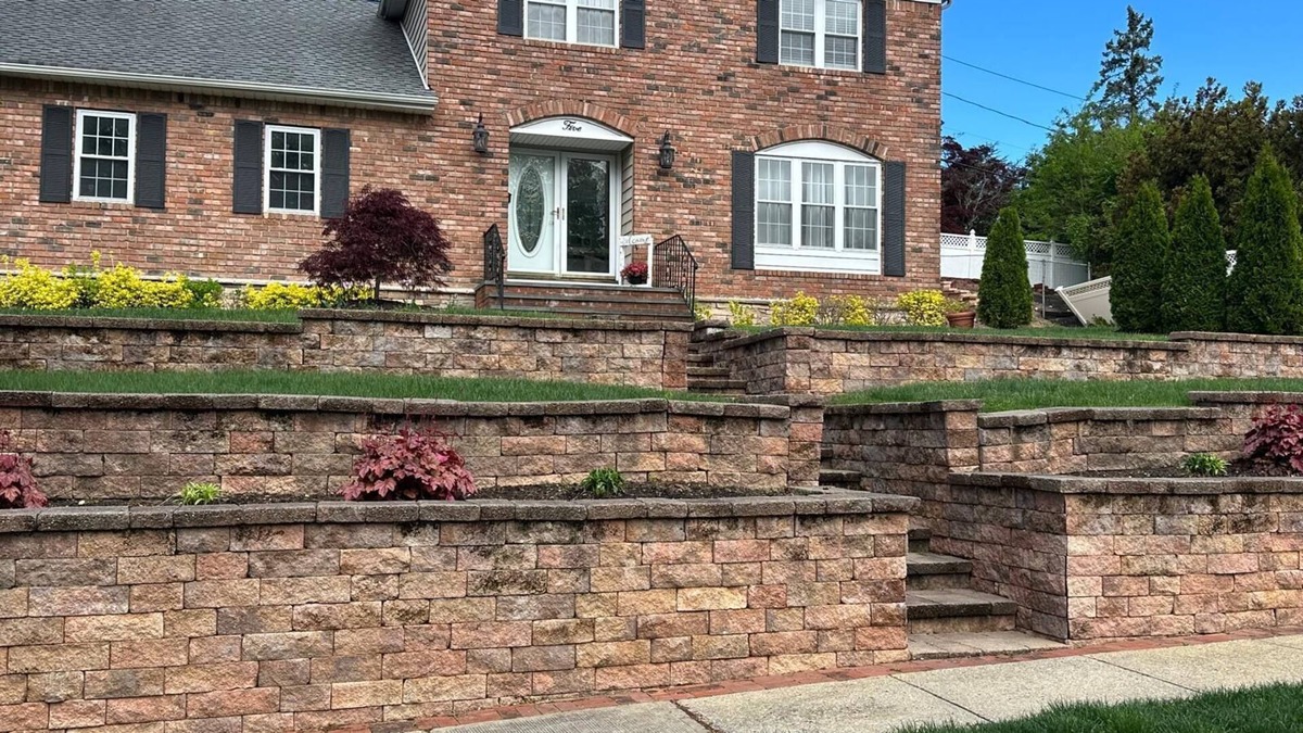 Farmingdale House | Spacious 4-bedroom townhome, 5 min walk from Bethpage Black
