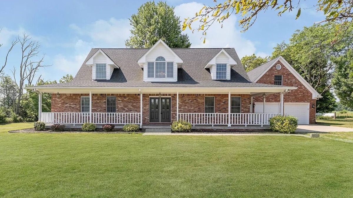 Cartersburg House | Spacious 4-bedroom house, + bonus rm in Serene Country Setting - sleeps up to 11