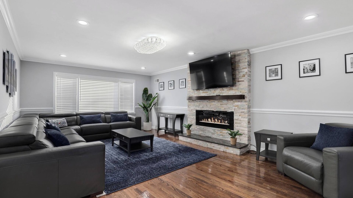 North Side House | Spacious 4-bedroom house 3-bathroom with AC and WiFi in charming Mount Vernon