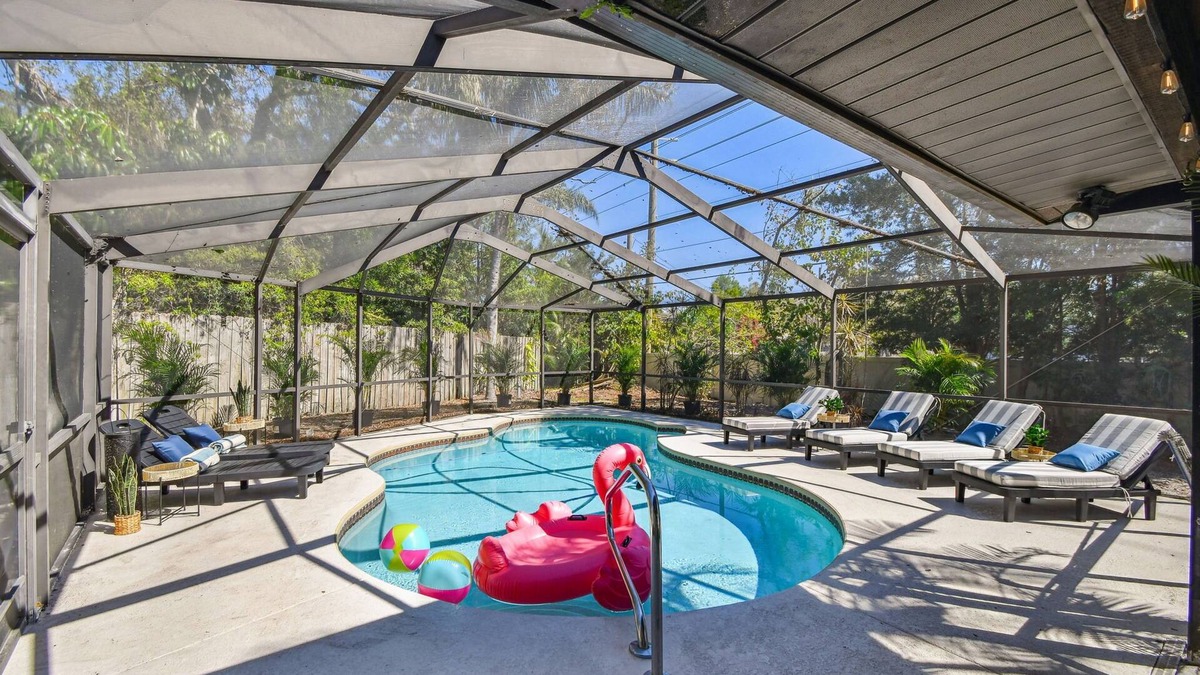 Palm Harbor House | Spacious 4-bedroom house with POOL and Games room in peaceful Palm Harbor