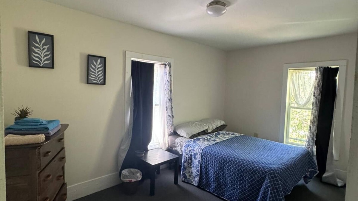 Plattsburgh Apartment | Spacious 4-bedroom apartment with AC, WiFi in charming Plattsburgh