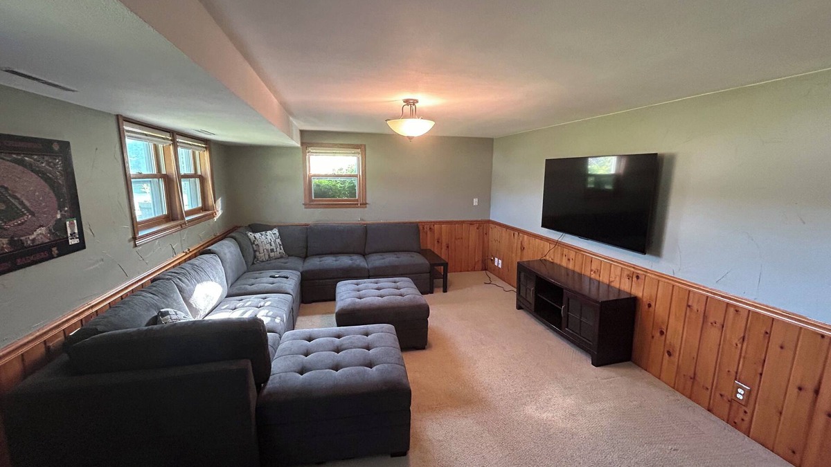 Sun Prairie House | Spacious 4-bedroom house in delightful Sun Prairie with Theater Room!