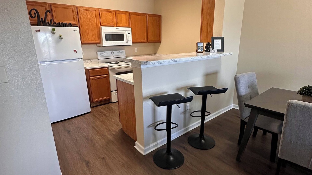 Warrensburg Apartment | Spacious 4-bedroom apartment with WiFi, fitness room in charming Warrensburg