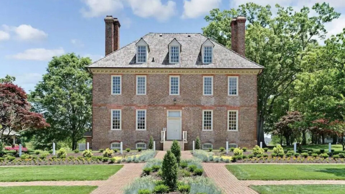 Berkeley Resort | Spacious 4 Bedroom Suite at Historic Powhatan Resort