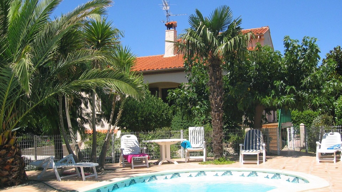Ceret Villa | Spacious 4 Bedroom Villa with pool in Ceret, Mediterranean Pyrenees