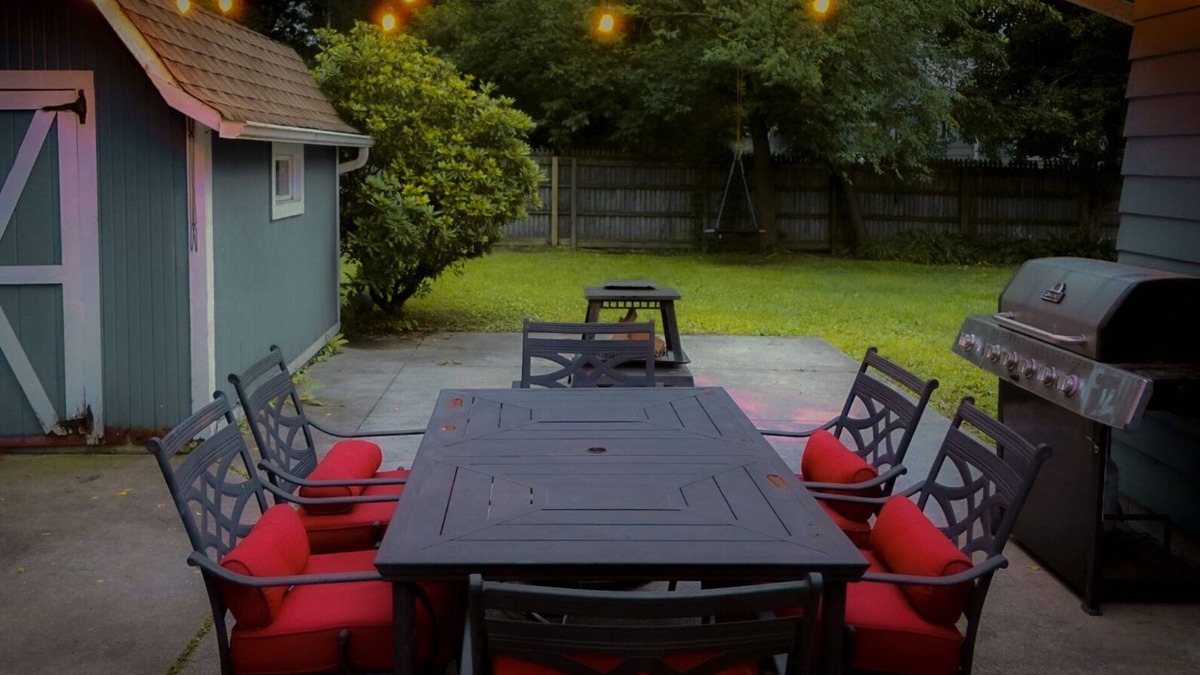 Chesterton House | Spacious 4 BR 10 mins to 🏝 Near Chicago Sleeps 12