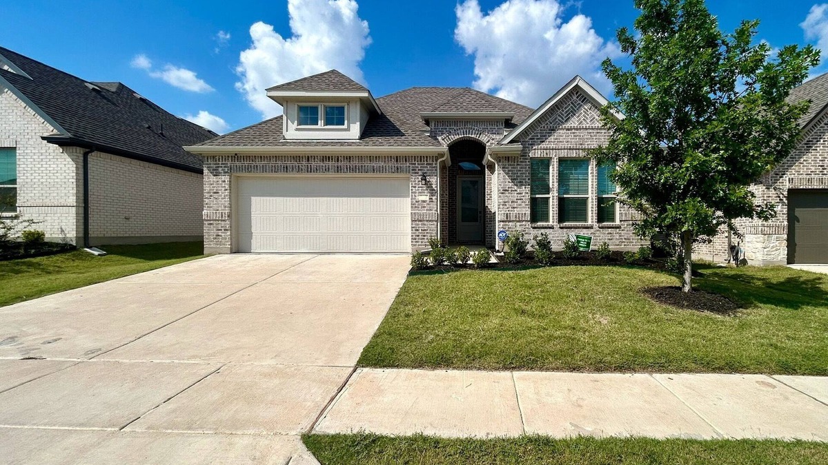 Justin House | Spacious 4 BR 3 BA house in lovely Justin with WiFi, AC, Garage, Tesla Charger