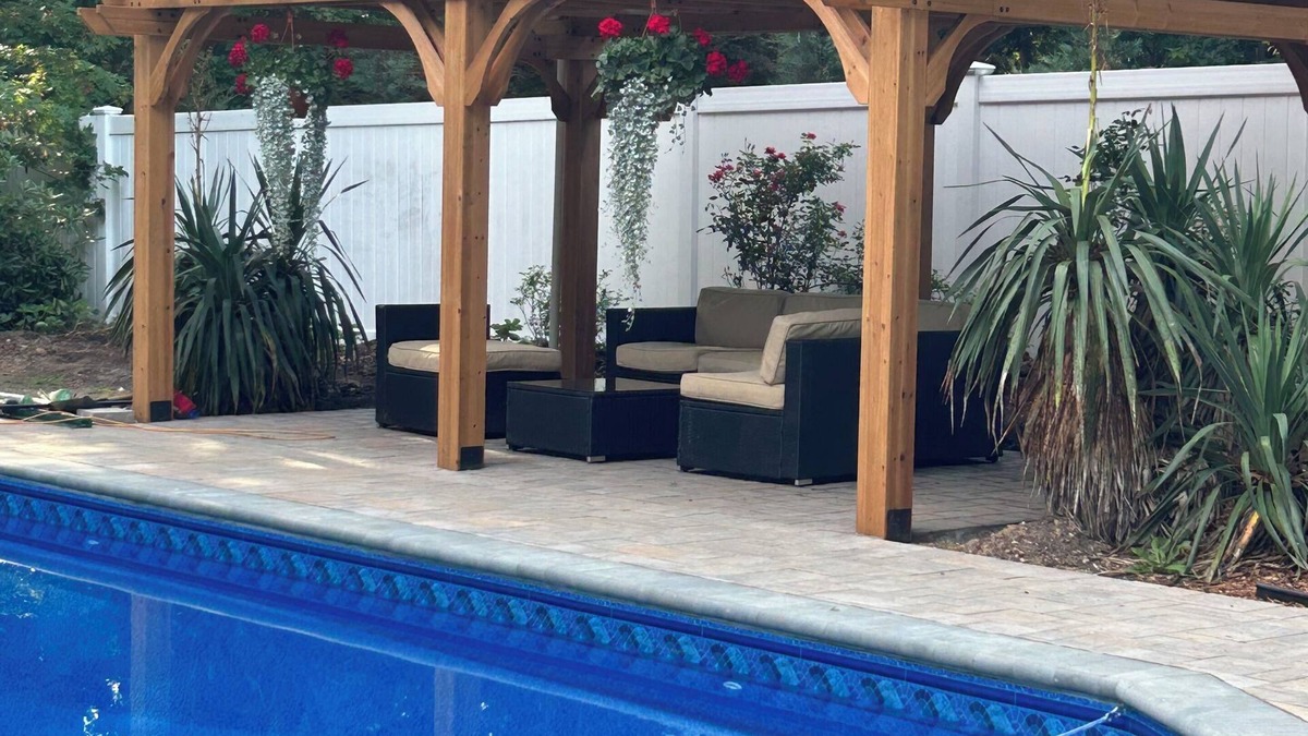 Ridge House | Spacious 4 BR house with swimming pool, AC, WiFi in wonderful Wading River
