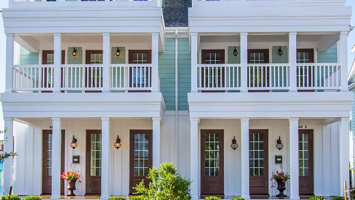 Northeast Virginia Beach House | Spacious 4 BR Townhouse Walking Distance to the Beach and Boardwalk (412A)