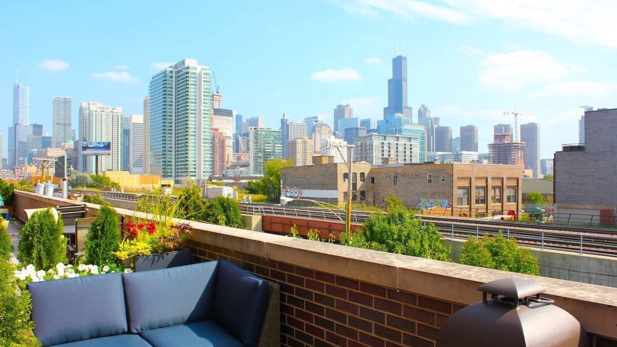 West Town House | Spacious 4-Level/4-Bedroom Townhouse in West Loop