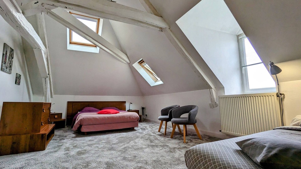 Chateauroux Bed & Breakfast | Spacious 4-Person Room with Private Bath and Breakfast Included