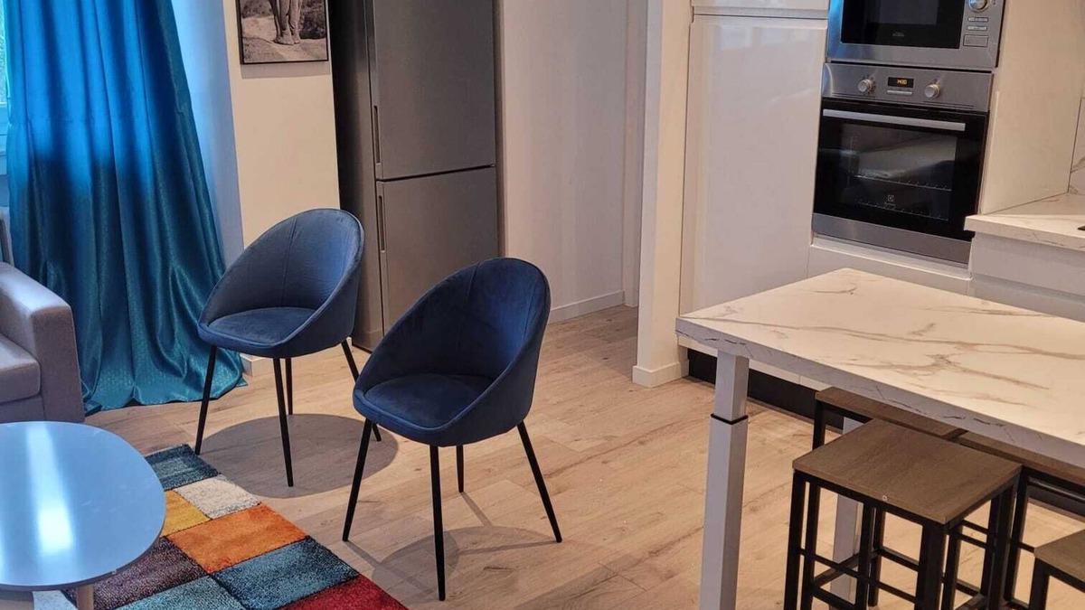 Neuville-sur-Saone Apartment | Spacious 4-room apartment in the center of Neuville-sur-saone