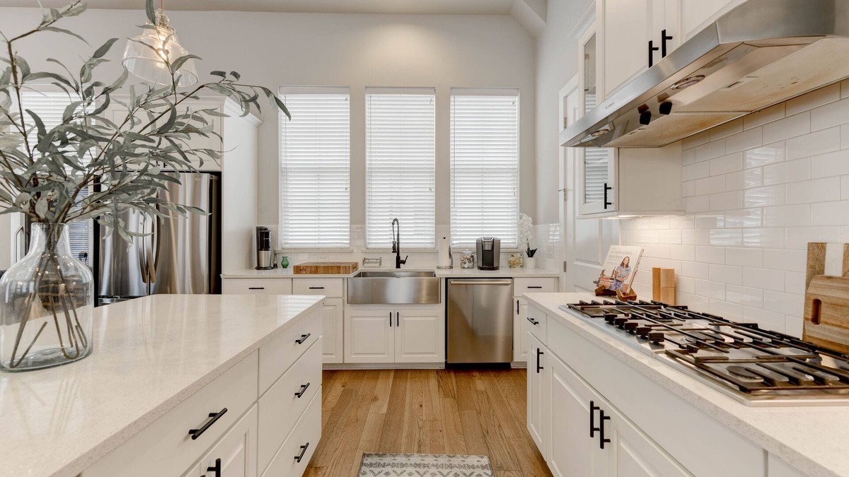 Riverside House | Spacious 4 Story House 1 Mile From Downtown