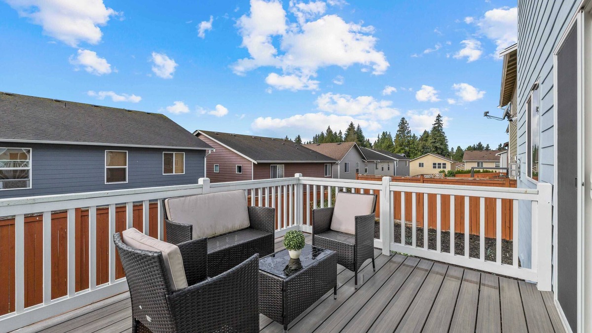 Bothell House | Spacious 4B|30-Day Minimum Stay|Pet-friendly|1st Floor BR|Flex-Lease #41847