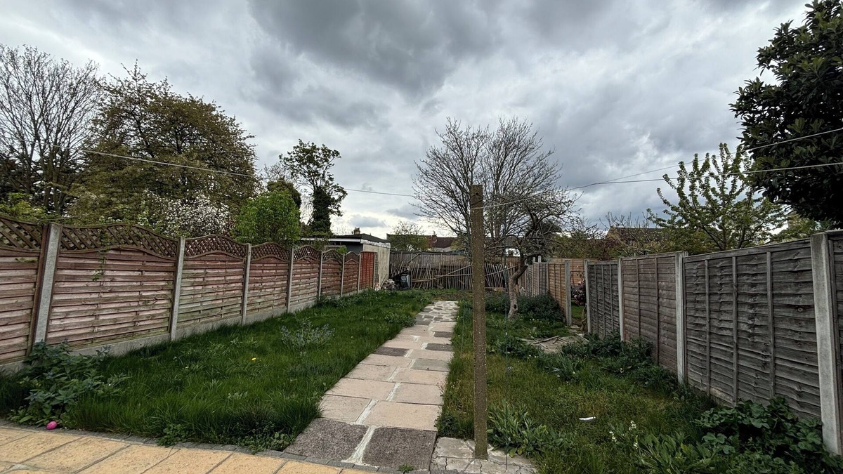 Leyton House | Spacious 4BD Home with Large Garden, East London