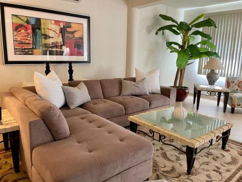 Tamuning House | Spacious 4bd25ba Retreat Near Hospital & Tumon