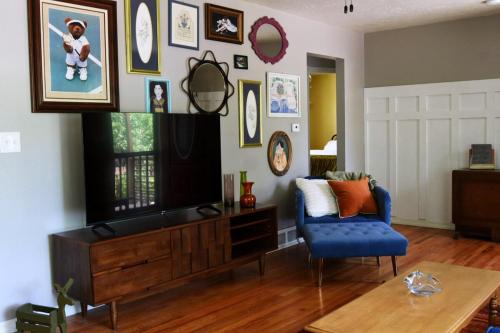 Franklin to the Fort House | Spacious 4bed, super close to UM & Downtown, 2 living rooms