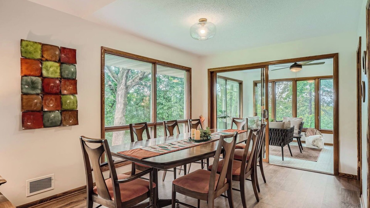 Fridley House | Spacious 4bedroom 3 bath vacation home NE of Minneapolis, short drive to it all!