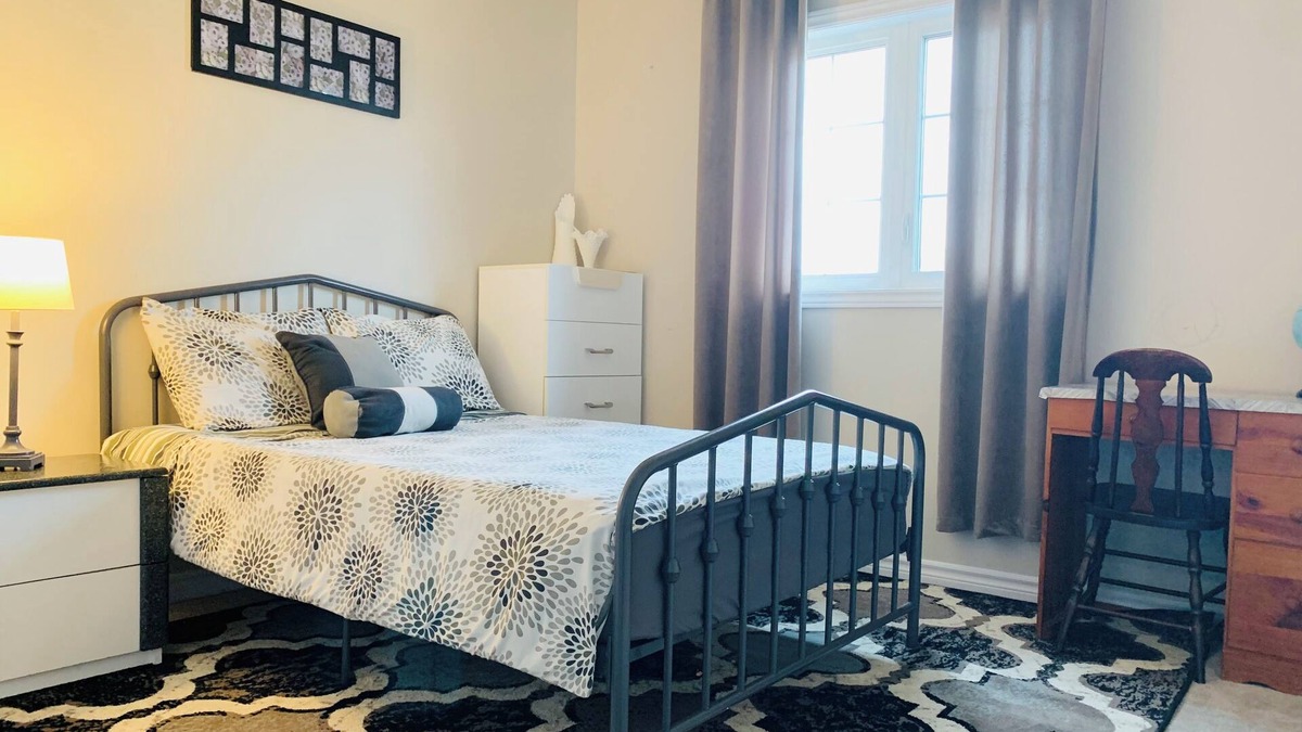 Amherstview House | Spacious 4BR+2.5 bathrooms+Fenced Yard, WiFi. Enjoy a peaceful getaway