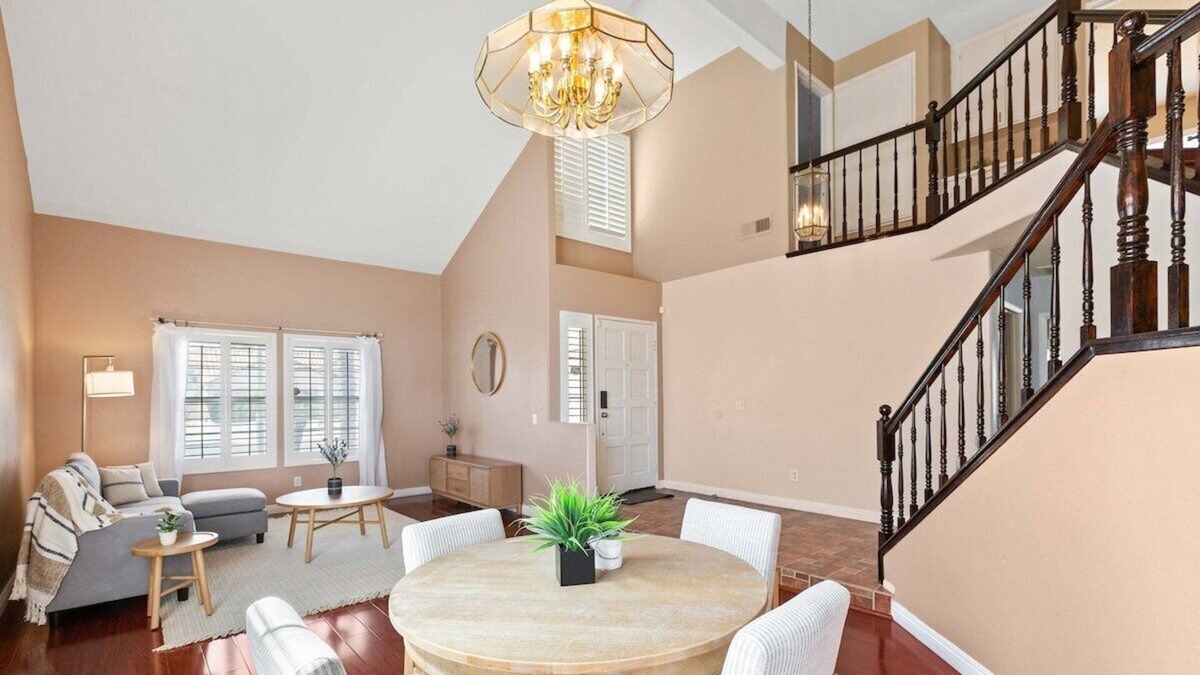 Riverside House | Spacious 4BR/3BA Entire Home in Riverside