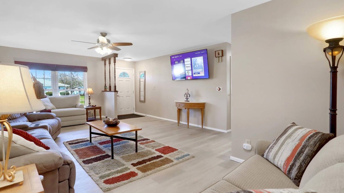 Monticello House | Spacious 4BR/3BA home that sleeps 10+ guests!