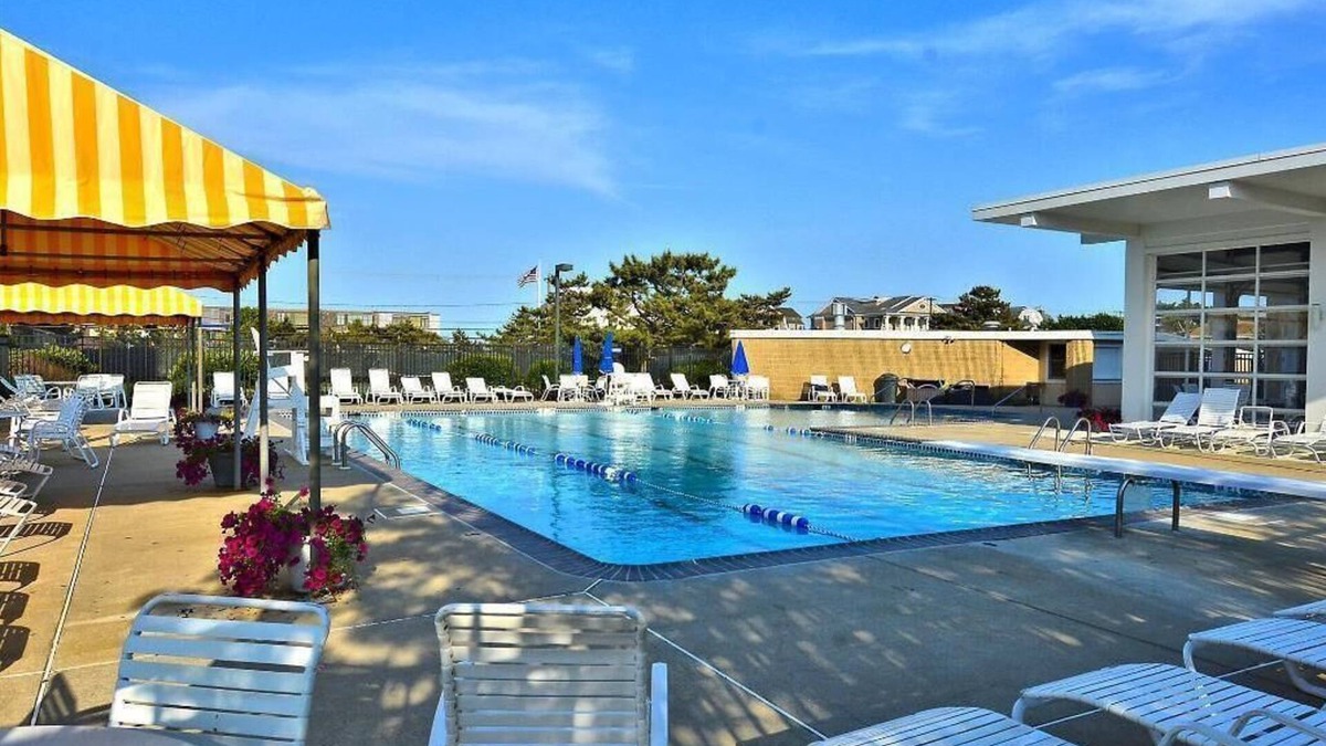 North Shores House | Spacious 4BR/5BA Oceanfront Townhouse - Community Pool,Tennis Court