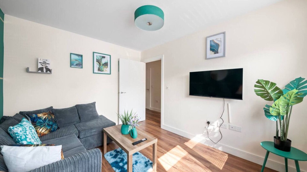 Reading Apartment | Spacious 4BR Apartment