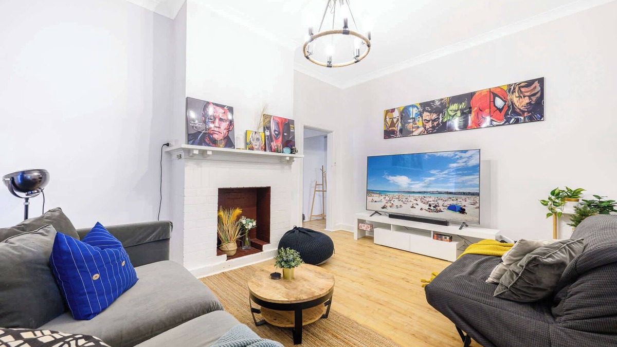 Belfield House | Spacious 4BR Straithfield house close 2 airport city