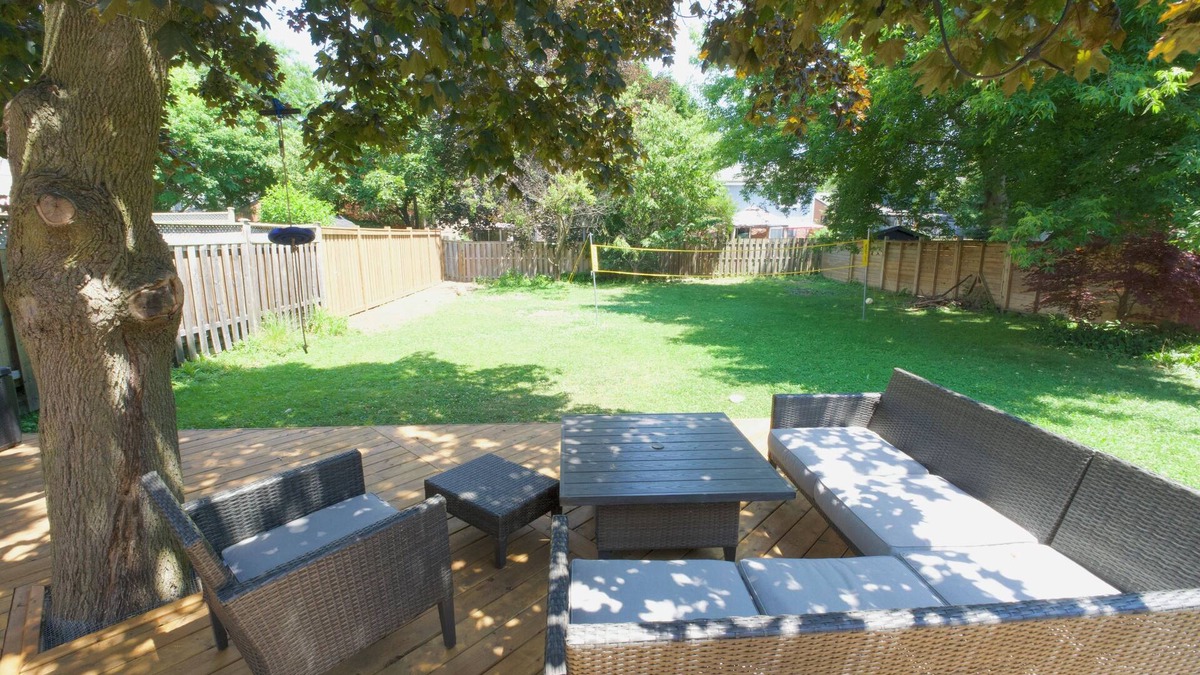 Pickering House | Spacious 4BR Big Yard Family, Business & Relocation-Friendly