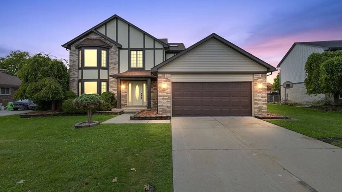 Sterling Heights House | Spacious 4BR Home w/WiFi & A/C – Family-Friendly Stay in Sterling Heights