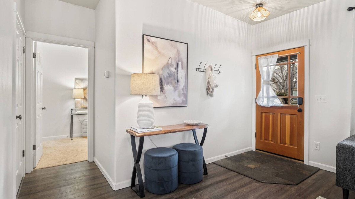 Mountain View House | Spacious 4BR Home in Bend – Near Hospitals & Highways, Perfect for Families!