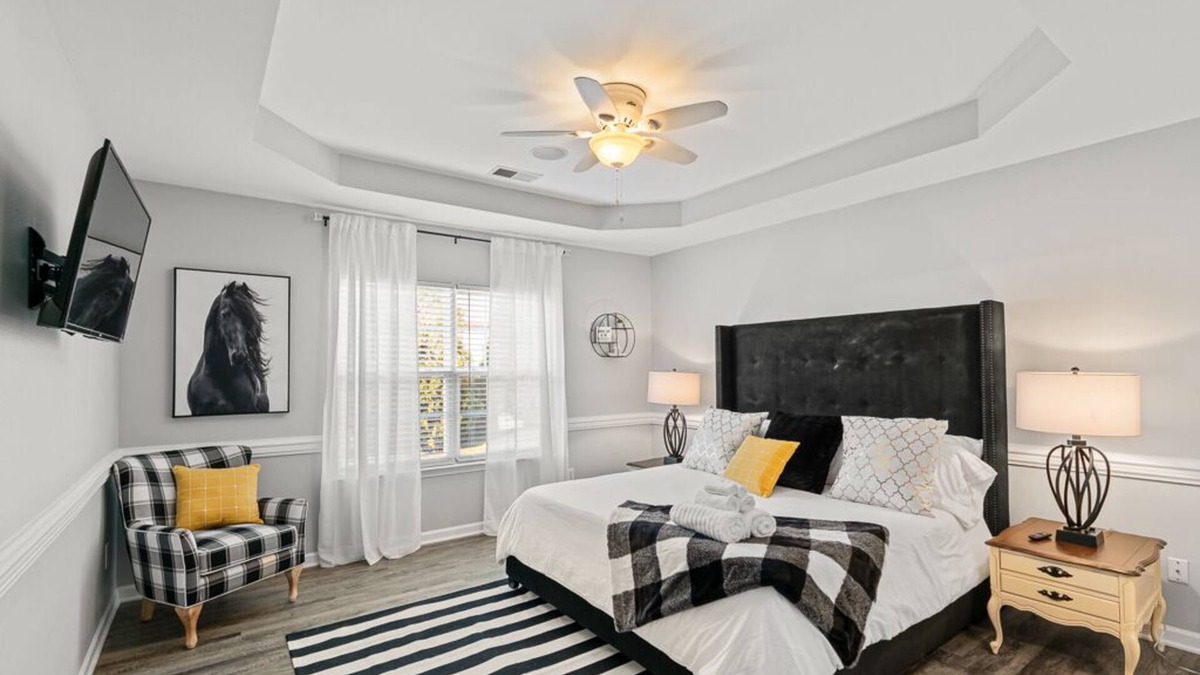 High Point House | Spacious 4BR Home – Near HPU, Market & Dining – Family & Business Ready!