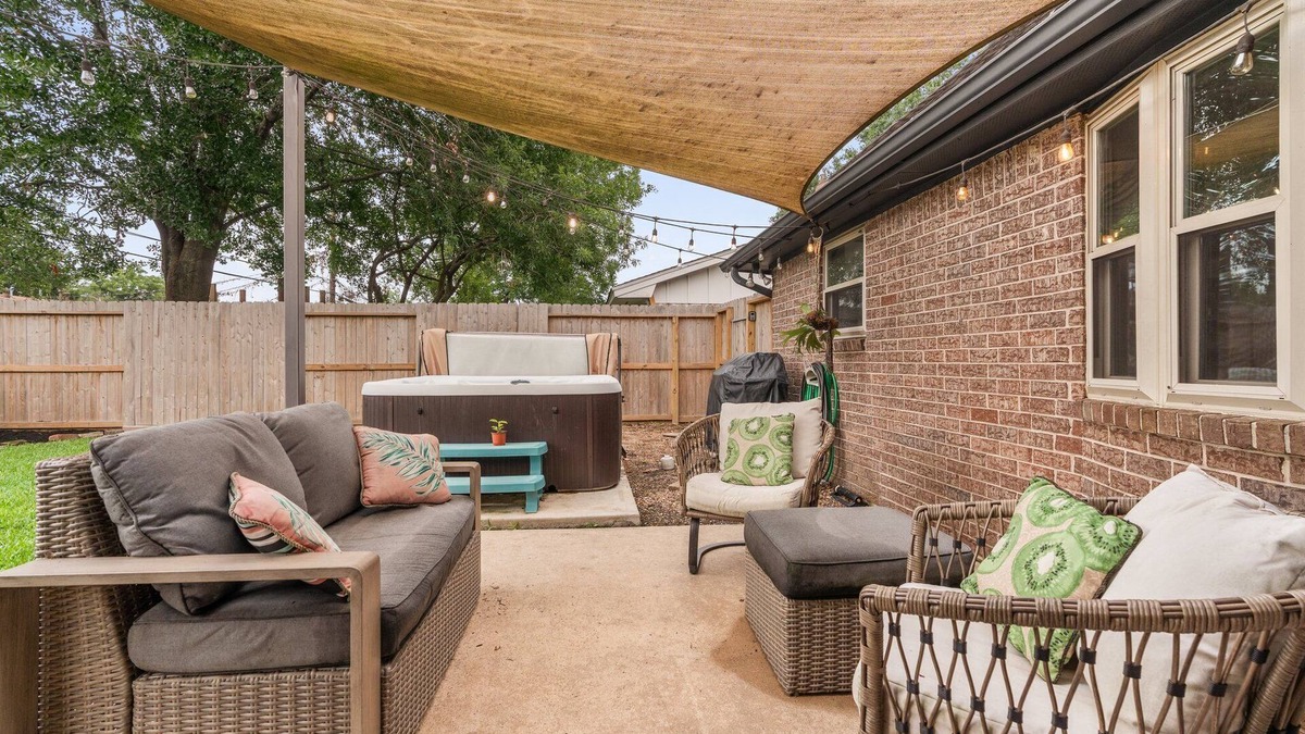 Garden Oaks House | Spacious 4BR Houston Retreat w/Hot Tub!