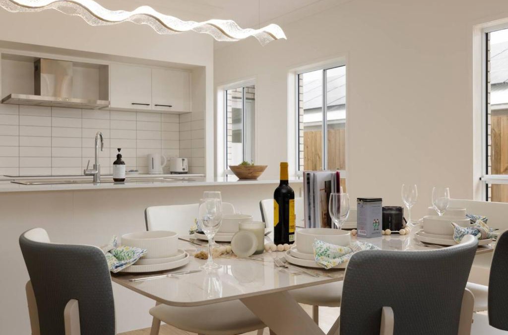 Greenbank House | Spacious 4BR Modern Home by Parks and Forest