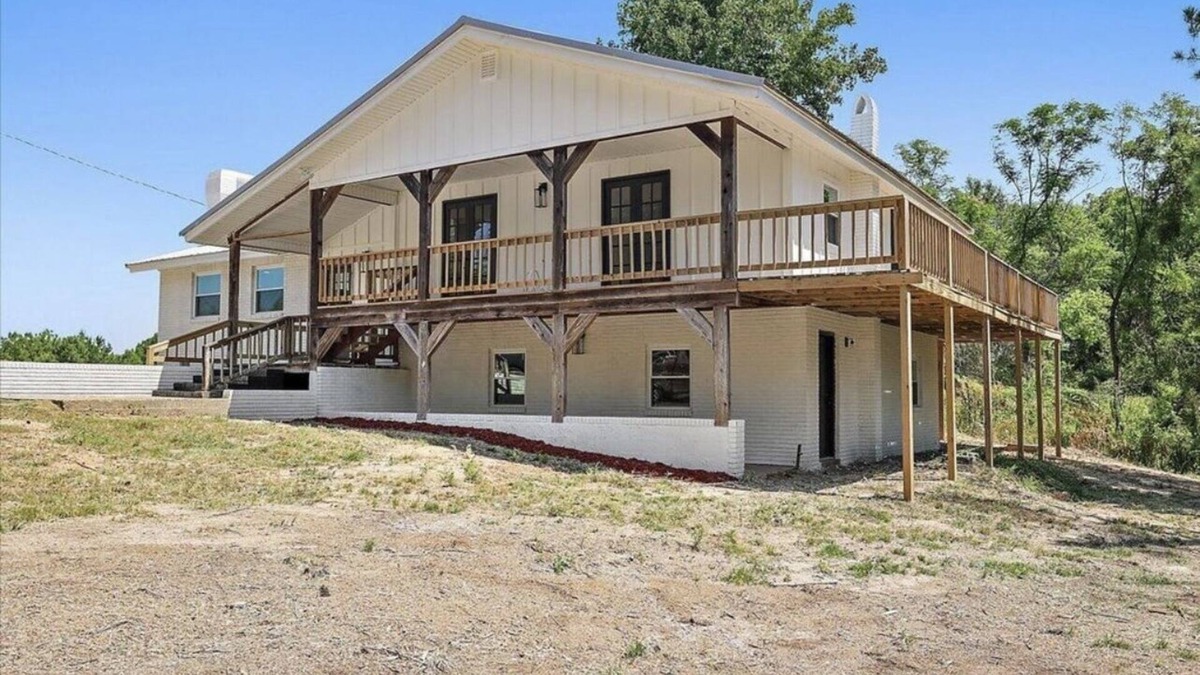 Magee House | “Spacious 4BR Oasis: Game Room, Luxe Baths & Fully Stocked Kitchen!”