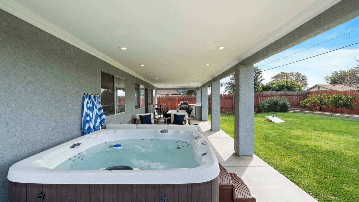 Bay Ho House | Spacious 4BR Outdoor Kitchen, Hot Tub & Fun