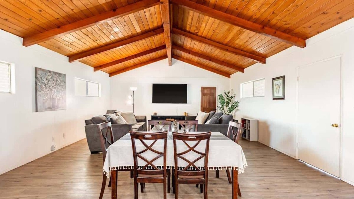 Placentia House | Spacious 4BR Retreat near Disneyland & Beaches